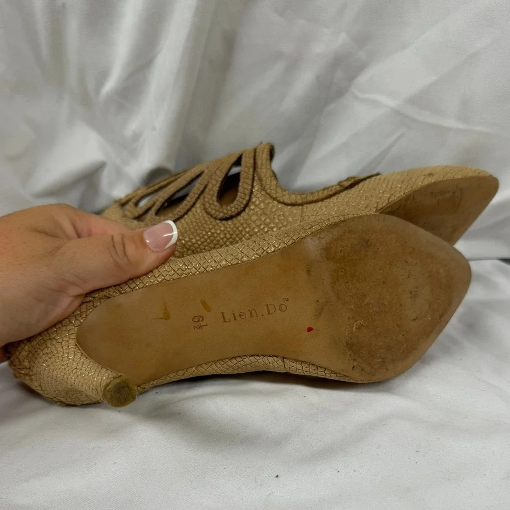 Anthropologie Lien. Do Women's 6.5 Lindeza Embossed Leather Heels in Gold